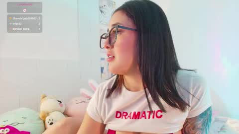 Snapshot of justonecute chatting on September 26, 2:53 am Emy online show from September 26, 2:53 am