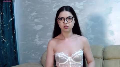 Kaila Lewis online show from June 4, 6:12 pm