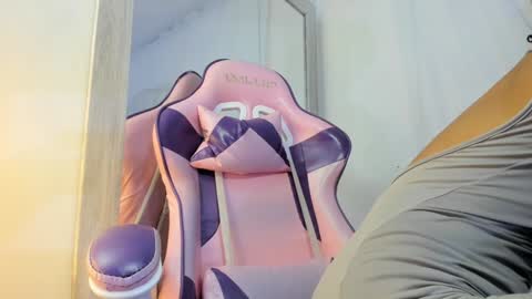 Snapshot of kamila_arias chatting on January 8, 12:37 pm online show from January 8, 12:37 pm