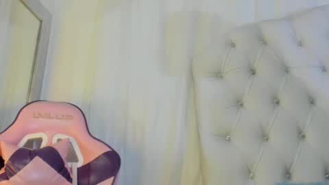 Snapshot of kamila_arias chatting on March 6, 12:09 pm online show from March 6, 12:09 pm