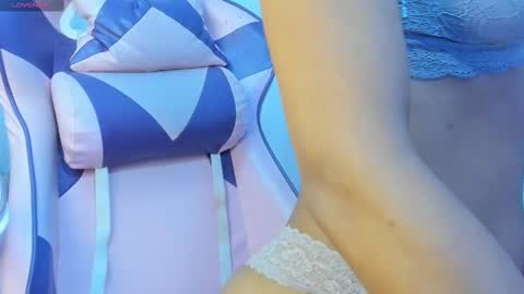 Snapshot of kamila_arias chatting on February 15, 12:11 pm online show from February 15, 12:11 pm