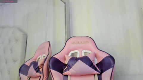 Snapshot of kamila_arias chatting on February 17, 12:05 pm online show from February 17, 12:05 pm