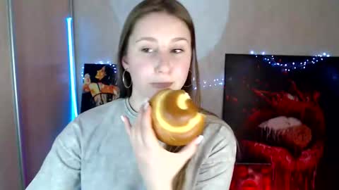 kamilla_love_ online show from April 23, 12:40 pm
