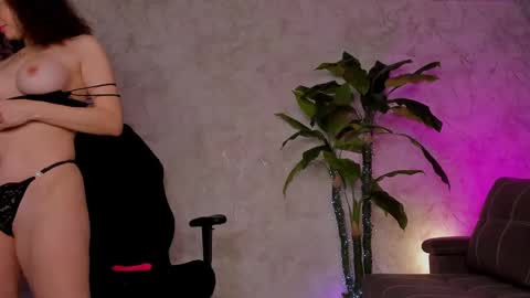 Emma online show from March 8, 2:21 am