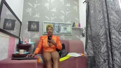 Karen online show from December 10, 3:01 pm