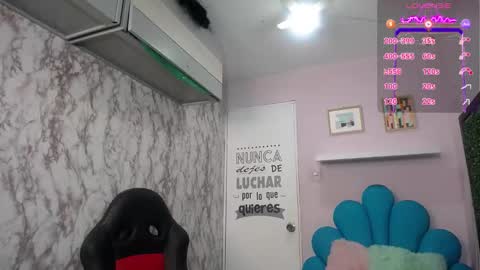 Snapshot of karime_sexygirl chatting on February 14, 7:33 pm Karime online show from February 14, 7:33 pm