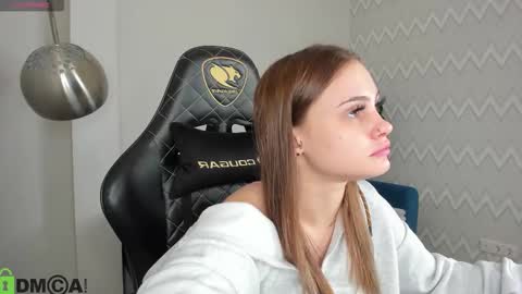 karina_broks online show from December 2, 9:33 am