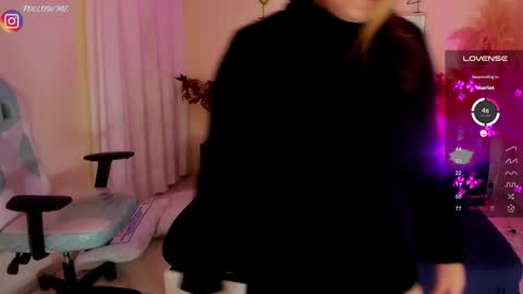 Snapshot of karla_rodriguezx chatting on February 5, 12:17 pm karla rodriguez online show from February 5, 12:17 pm