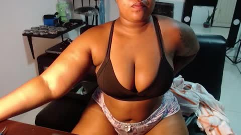 karlaluann online show from February 3, 9:58 am