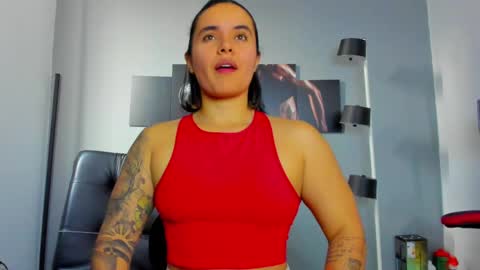 Snapshot of karlyjons_ chatting on February 14, 9:21 pm online show from February 14, 9:21 pm