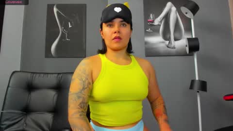 Snapshot of karlyjons_ chatting on September 15, 6:04 pm online show from September 15, 6:04 pm