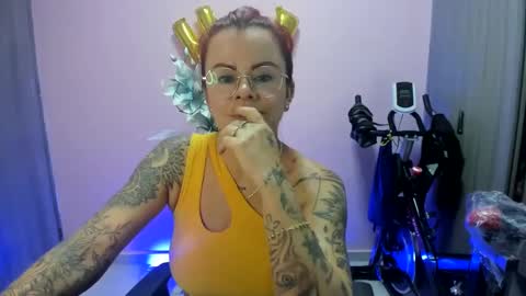 Snapshot of karol_milf__ chatting on December 12, 1:10 am kAROL MILF online show from December 12, 1:10 am