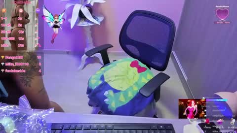 Snapshot of karol_milf__ chatting on October 13, 11:07 pm kAROL MILF online show from October 13, 11:07 pm