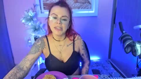 Snapshot of karol_milf__ chatting on February 13, 12:35 am kAROL MILF online show from February 13, 12:35 am