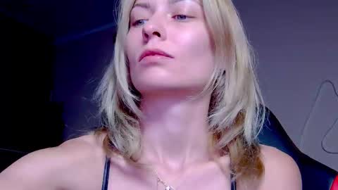 Snapshot of karoline121 chatting on October 7, 6:23 pm karoline121 online show from October 7, 6:23 pm