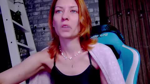 Snapshot of karoline121 chatting on February 28, 4:10 am karoline121 online show from February 28, 4:10 am