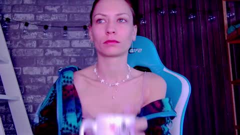 Snapshot of karoline121 chatting on February 26, 5:03 am karoline121 online show from February 26, 5:03 am