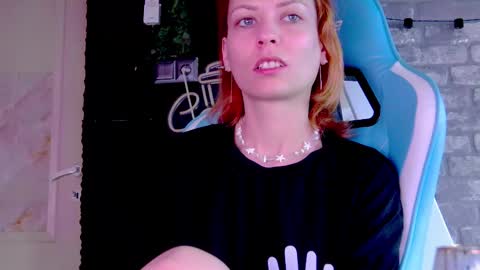 Snapshot of karoline121 chatting on March 10, 3:41 pm karoline121 online show from March 10, 3:41 pm
