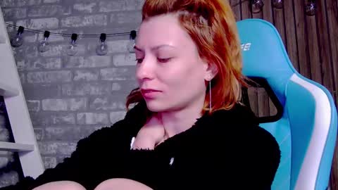 Snapshot of karoline121 chatting on February 23, 4:33 am karoline121 online show from February 23, 4:33 am