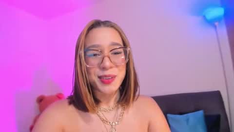 Karoll28s online show from May 12, 1:58 am