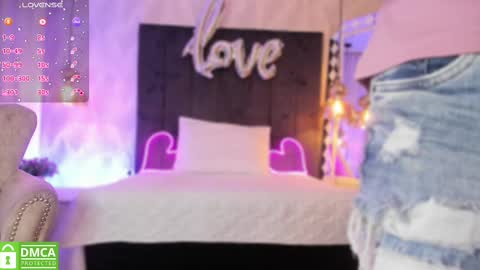 Snapshot of kataliina_18 chatting on February 18, 11:55 am Kat online show from February 18, 11:55 am
