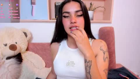 kate_montiel online show from March 6, 10:15 pm