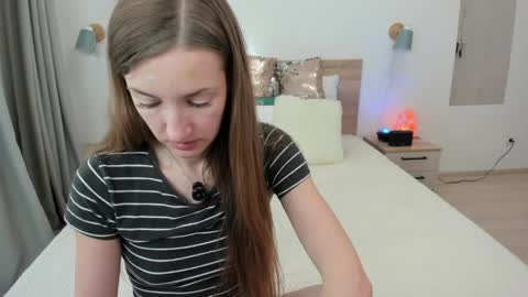 kate_redgar online show from April 1, 2:25 pm