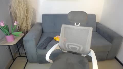 Kate  online show from March 29, 2:49 pm