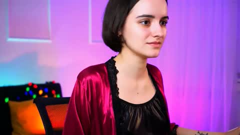 katewillows online show from February 14, 5:09 am