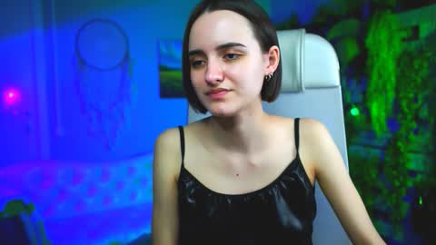 katewillows online show from March 23, 8:42 am