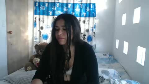 Snapshot of kathiie_ chatting on December 19, 11:29 am K A T H I E online show from December 19, 11:29 am