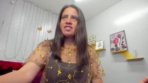 Snapshot of kathina_giraldo chatting on February 7, 12:39 pm Paola online show from February 7, 12:39 pm