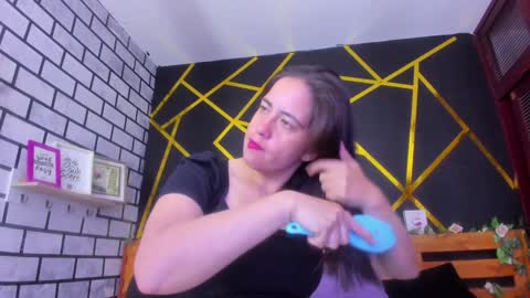 Snapshot of kathina_giraldo chatting on December 18, 1:02 pm Paola online show from December 18, 1:02 pm