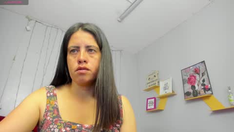 Snapshot of kathina_giraldo chatting on January 27, 12:48 pm Paola online show from January 27, 12:48 pm