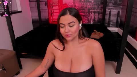 Snapshot of katia_bigboobs11 chatting on September 12, 10:24 am Katia online show from September 12, 10:24 am