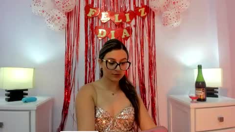 Snapshot of katia_foxx chatting on February 14, 12:47 pm Khaterine online show from February 14, 12:47 pm
