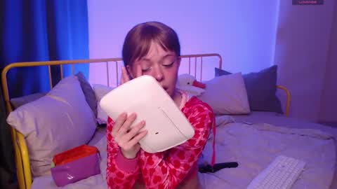 Snapshot of katie_deville chatting on March 1, 11:58 pm Katie Deville online show from March 1, 11:58 pm