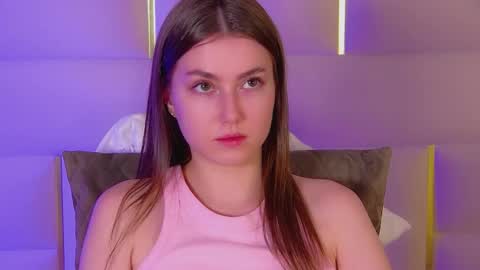 katiereeves online show from November 19, 6:30 pm