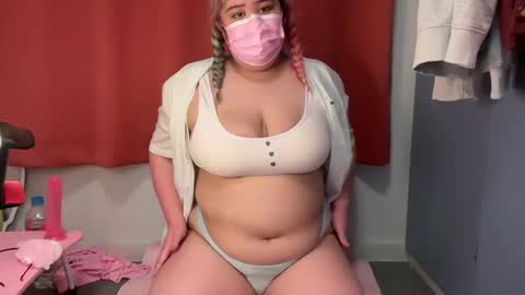 Snapshot of kawaiiasianbbw chatting on February 21, 6:48 pm KawaiiAsianBBW online show from February 21, 6:48 pm