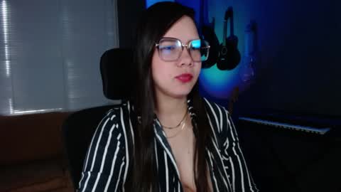Snapshot of kay_avrill chatting on January 19, 7:04 pm Kay online show from January 19, 7:04 pm