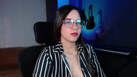 Snapshot of kay_avrill chatting on February 14, 3:22 am Kay online show from February 14, 3:22 am