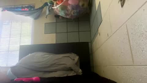 kay_la online show from April 16, 4:17 pm