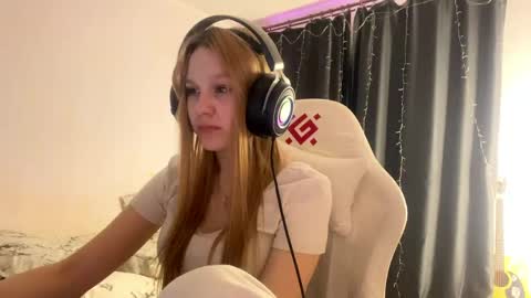 Amia online show from April 16, 9:39 pm