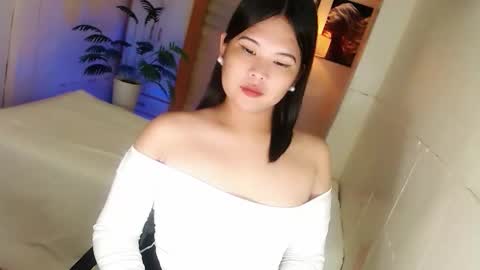 Y O U R        F U T U R E       K A Y L E E  online show from November 27, 4:04 am