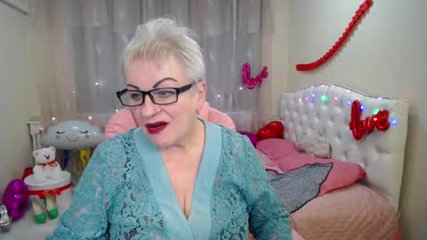 Snapshot of kaylesmoll chatting on February 27, 5:45 am kaylesmoll online show from February 27, 5:45 am