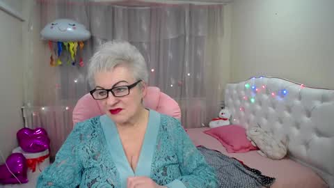 Snapshot of kaylesmoll chatting on January 24, 9:47 pm kaylesmoll online show from January 24, 9:47 pm