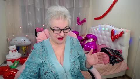 Snapshot of kaylesmoll chatting on February 1, 7:13 pm kaylesmoll online show from February 1, 7:13 pm