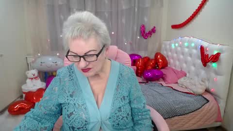 Snapshot of kaylesmoll chatting on February 7, 11:13 pm kaylesmoll online show from February 7, 11:13 pm