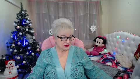 Snapshot of kaylesmoll chatting on January 12, 5:45 am kaylesmoll online show from January 12, 5:45 am