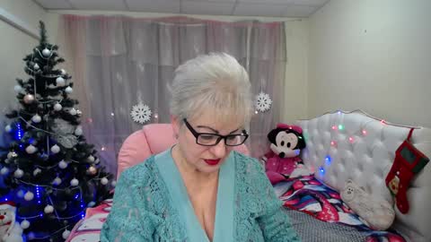 Snapshot of kaylesmoll chatting on January 8, 7:45 pm kaylesmoll online show from January 8, 7:45 pm